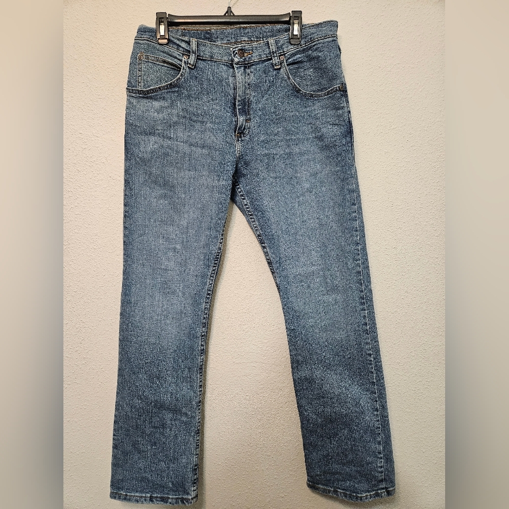 Wrangler Mens 32 Waist 30 Length Medium Wash Denim Jeans